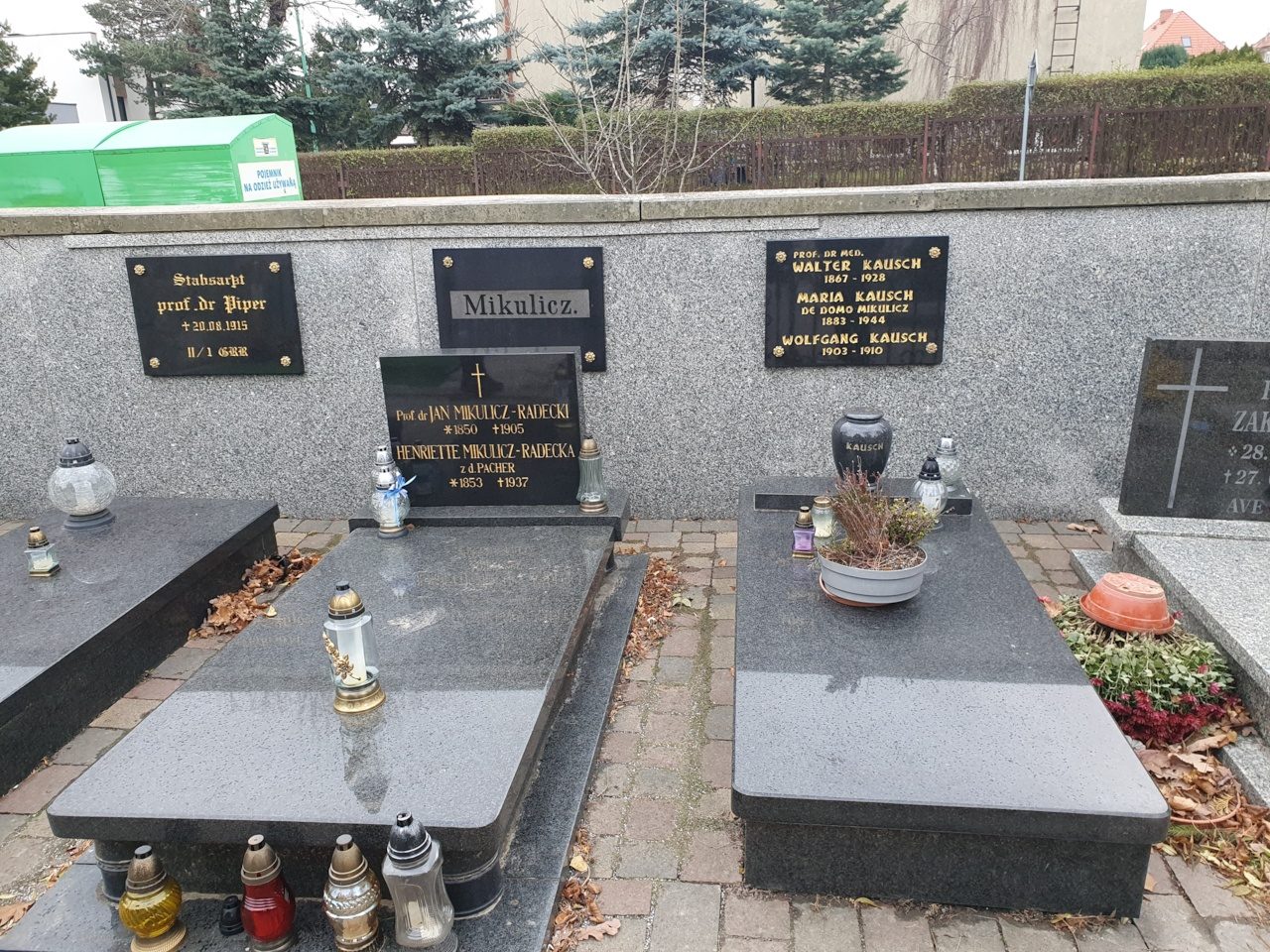 Jan%20Mikulicz%20Radecki%27s%20tomb%20-%2001.jpg